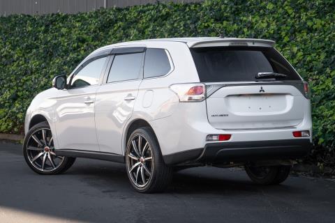 2013 Mitsubishi Outlander 24G 4WD - Thumbnail