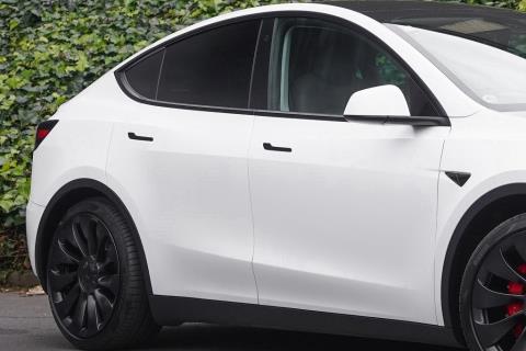2022 Tesla Model Y Performance AWD - Thumbnail