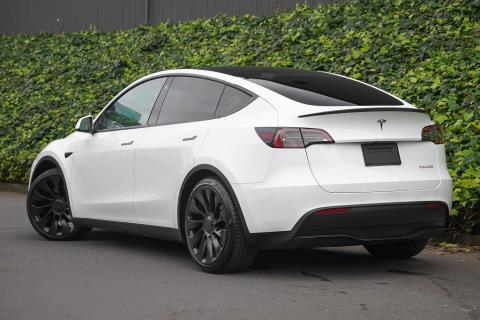2022 Tesla Model Y Performance AWD - Thumbnail