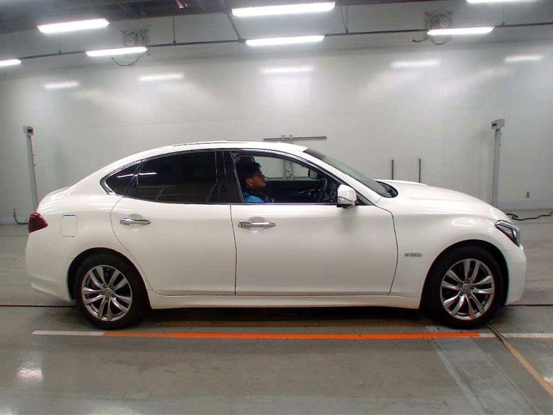 2015 Nissan Fuga Hybrid / Skyline