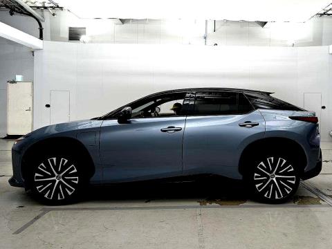 2023 Lexus RZ 450e - Thumbnail