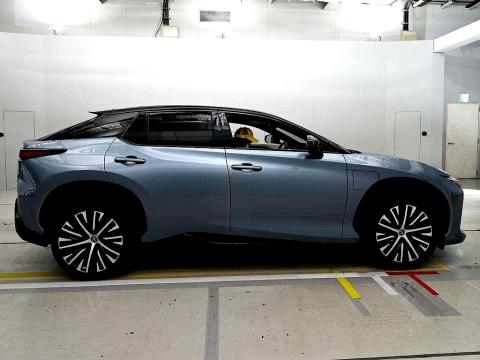 2023 Lexus RZ 450e - Thumbnail