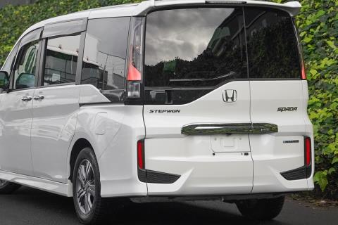 2018 Honda Step Wagon - Thumbnail