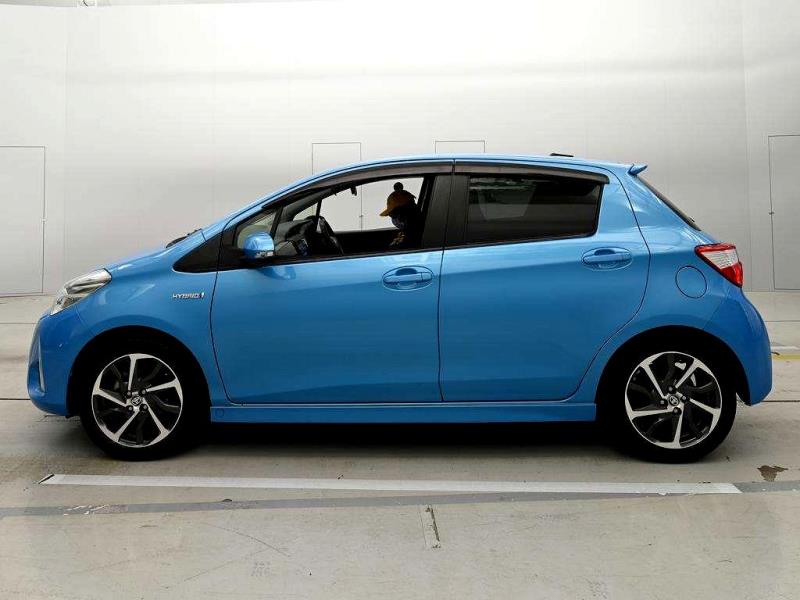 2017 Toyota Vitz Hybrid