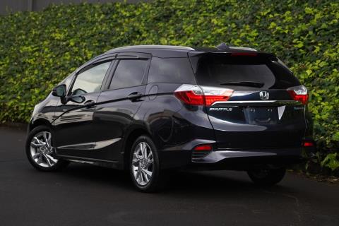 2015 Honda Shuttle Z Hybrid - Thumbnail