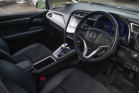 2015 Honda Shuttle Z Hybrid - Thumbnail
