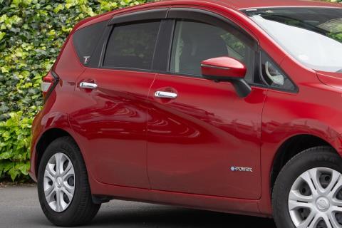 2017 Nissan Note e-Power X - Thumbnail