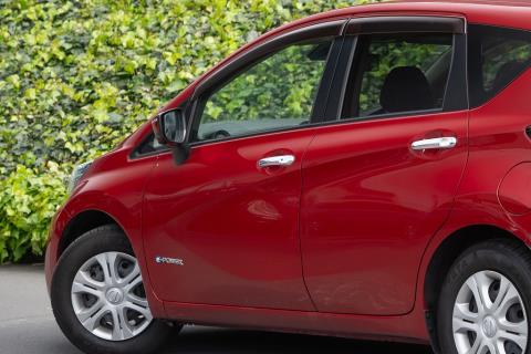 2017 Nissan Note e-Power X - Thumbnail