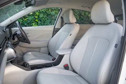 2023 Hyundai Kona Voyage 64kWh - Thumbnail