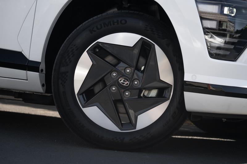 2023 Hyundai Kona Voyage 64kWh