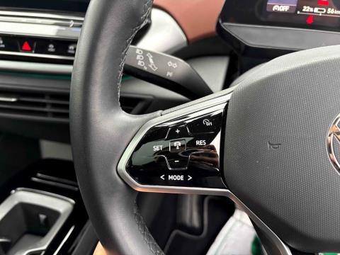 2023 Volkswagen ID.4 Pro 82kWh - Thumbnail