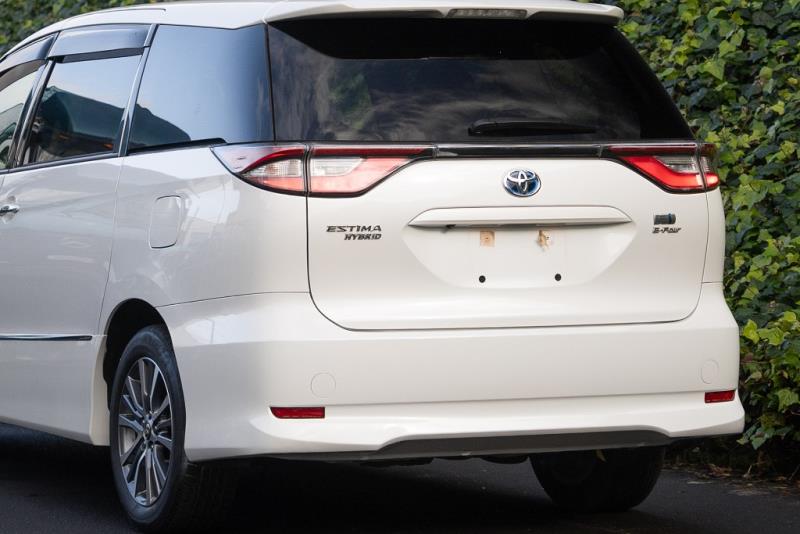 2016 Toyota Estima Aeras Hybrid