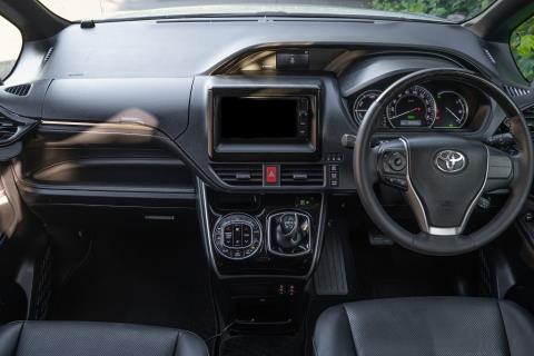 2015 Toyota Noah / Esquire / Voxy - Thumbnail