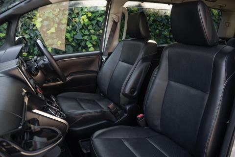 2015 Toyota Noah / Esquire / Voxy - Thumbnail