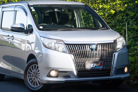 2015 Toyota Noah / Esquire / Voxy - Thumbnail