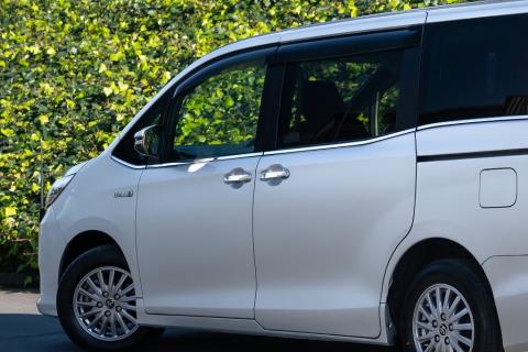 2015 Toyota Noah / Esquire / Voxy - Thumbnail