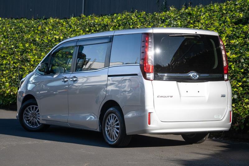 2015 Toyota Noah / Esquire / Voxy