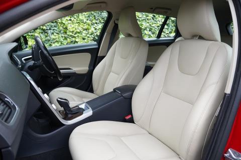 2016 Volvo V60 D4 Cross Country - Thumbnail
