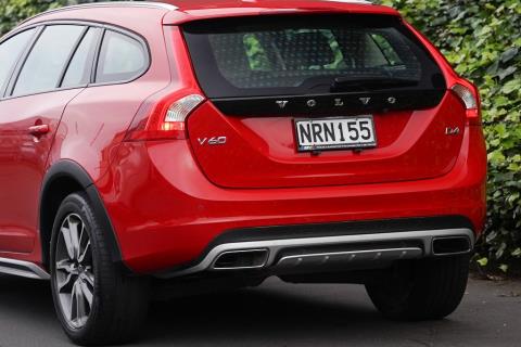2016 Volvo V60 D4 Cross Country - Thumbnail