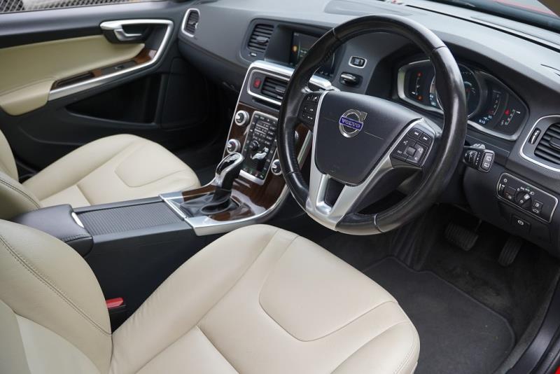 2016 Volvo V60 D4 Cross Country