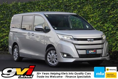 2018 Toyota Noah G / Voxy / Esquire - Thumbnail