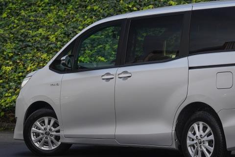 2018 Toyota Noah G / Voxy / Esquire - Thumbnail