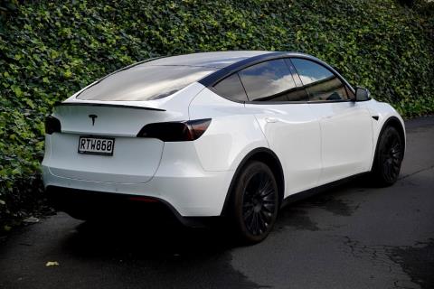 2022 Tesla Model Y RWD 60kWh - Thumbnail