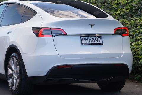 2022 Tesla Model Y RWD 60kWh - Thumbnail