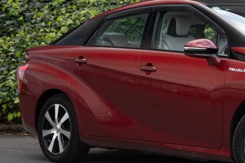 2017 Toyota Mirai - Thumbnail