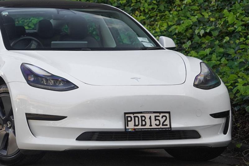 2022 Tesla Model 3 SR+