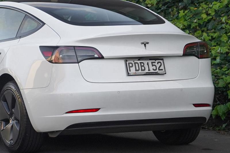 2022 Tesla Model 3 SR+