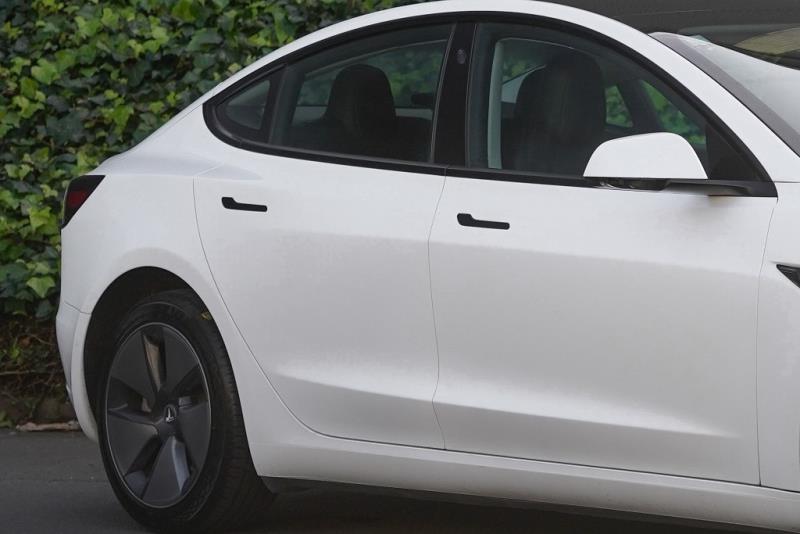2022 Tesla Model 3 SR+