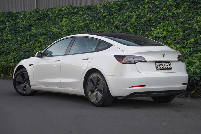 2022 Tesla Model 3 SR+