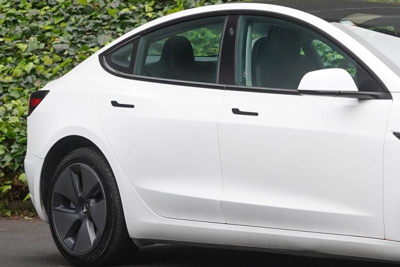 2022 Tesla Model 3 SR+