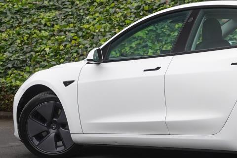 2022 Tesla Model 3 SR+ - Thumbnail