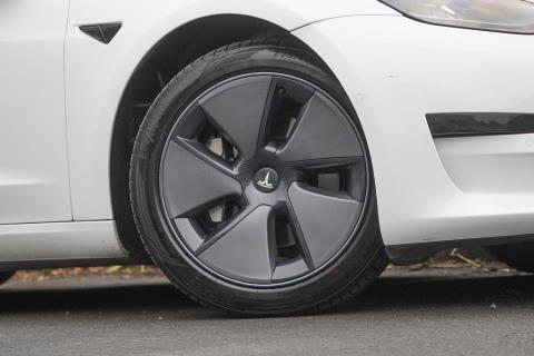 2022 Tesla Model 3 SR+ - Thumbnail