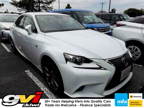 2013 Lexus IS 300h - Thumbnail