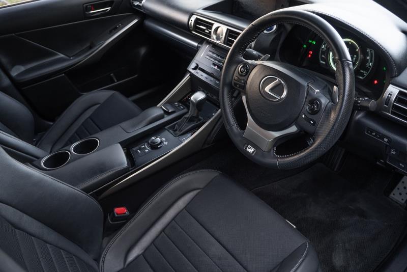 2013 Lexus IS 300h F Sport Hybrid