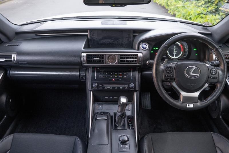 2013 Lexus IS 300h F Sport Hybrid