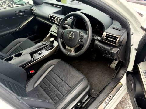 2013 Lexus IS 300h - Thumbnail