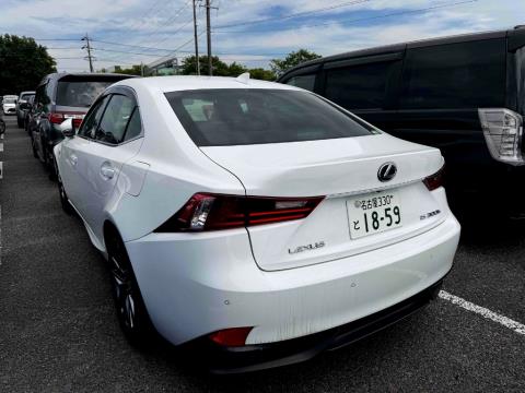 2013 Lexus IS 300h - Thumbnail