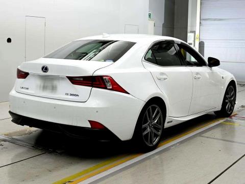 2013 Lexus IS 300h - Thumbnail