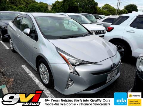 2016 Toyota Prius Hybrid S - Thumbnail