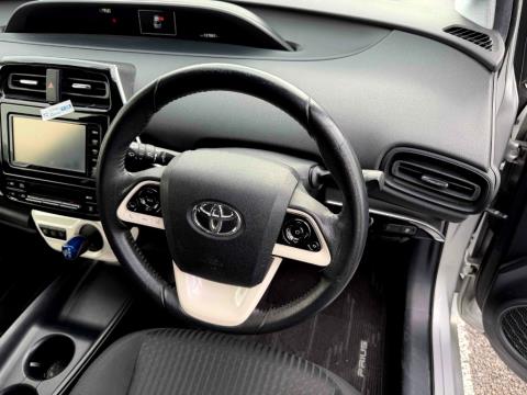 2016 Toyota Prius Hybrid S - Thumbnail