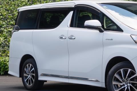 2015 Toyota Vellfire Hybrid ZR E-Four - Thumbnail