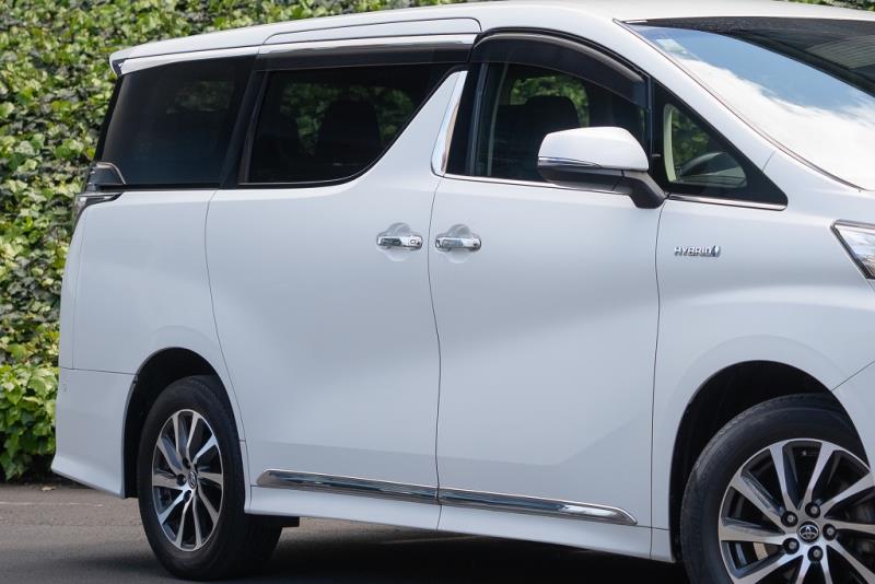2015 Toyota Vellfire Hybrid ZR E-Four