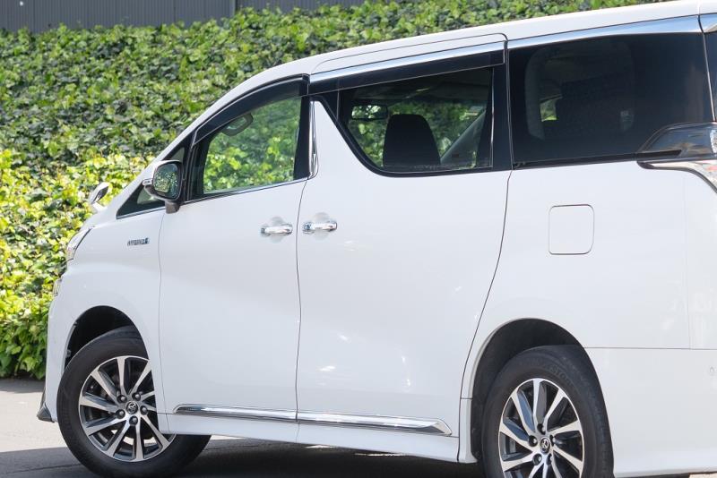 2015 Toyota Vellfire Hybrid ZR E-Four