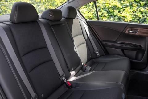 2016 Honda Accord Hybrid EX - Thumbnail
