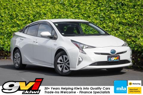 2018 Toyota Prius A Hybrid - Thumbnail