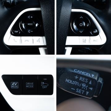 2018 Toyota Prius A Hybrid - Thumbnail